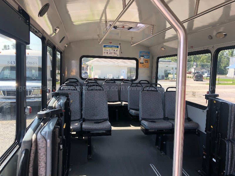 带有太阳能空调的自定义轮椅可访问Class-C RV