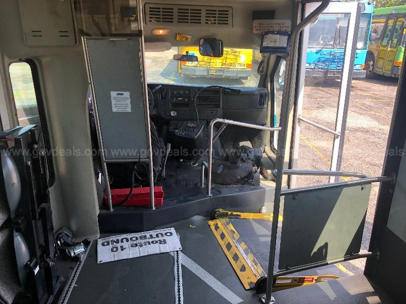 带有太阳能空调的自定义轮椅可访问Class-C RV