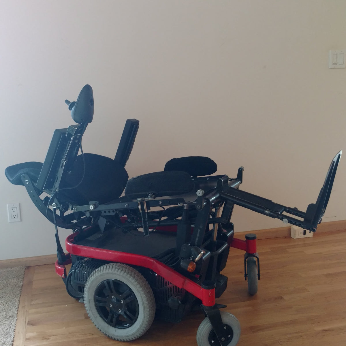 Refurbished Levo C3 Combi Standing Power Wheelchair - Inclusive Inc