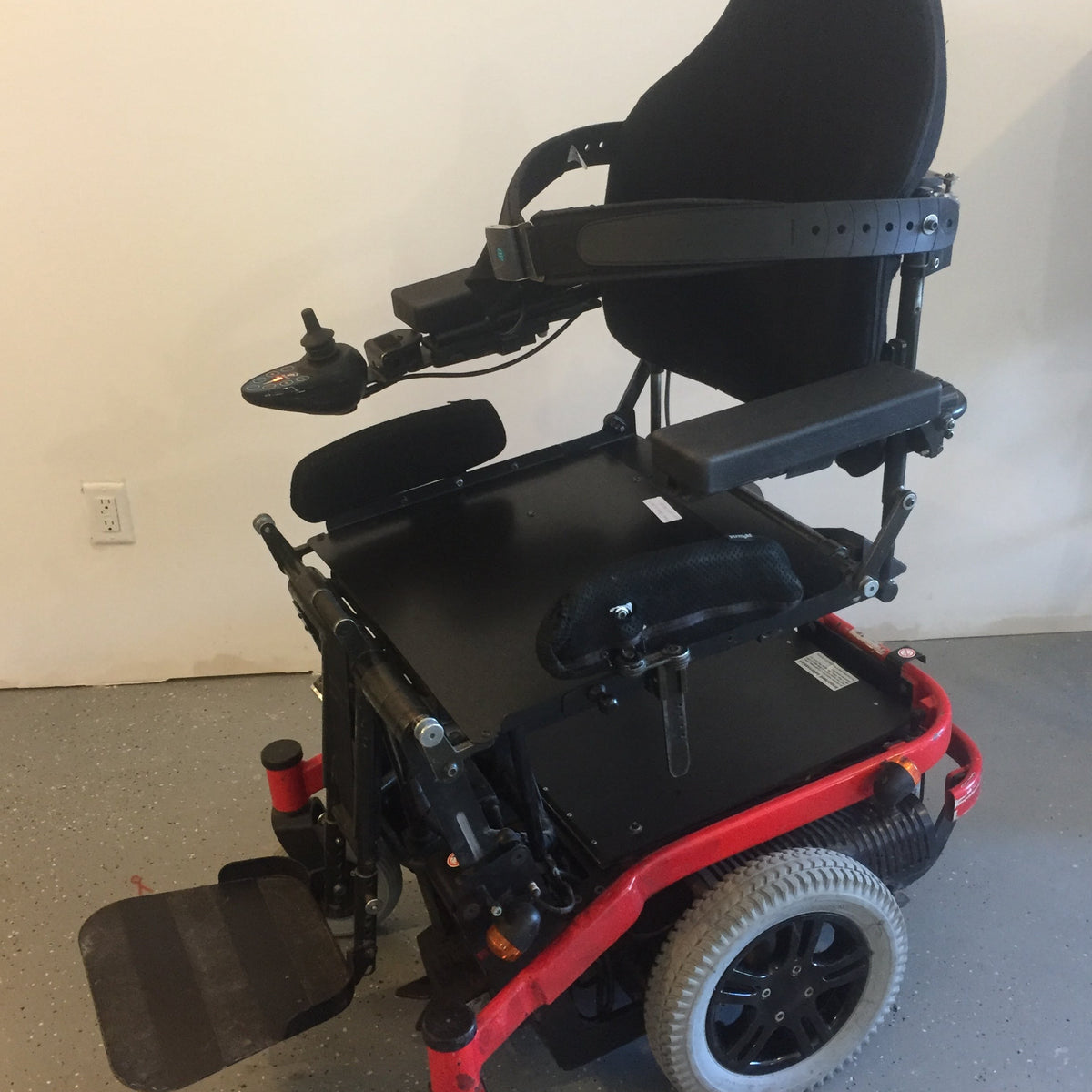 Refurbished Levo C3 Combi Standing Power Wheelchair - Inclusive Inc