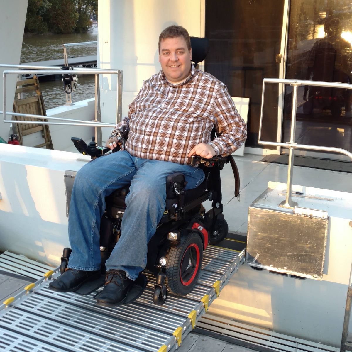 Stay Aboard M/V Possibilities - Accessible, Solar-Hybrid Motor Yacht - North Fort Myers, FL