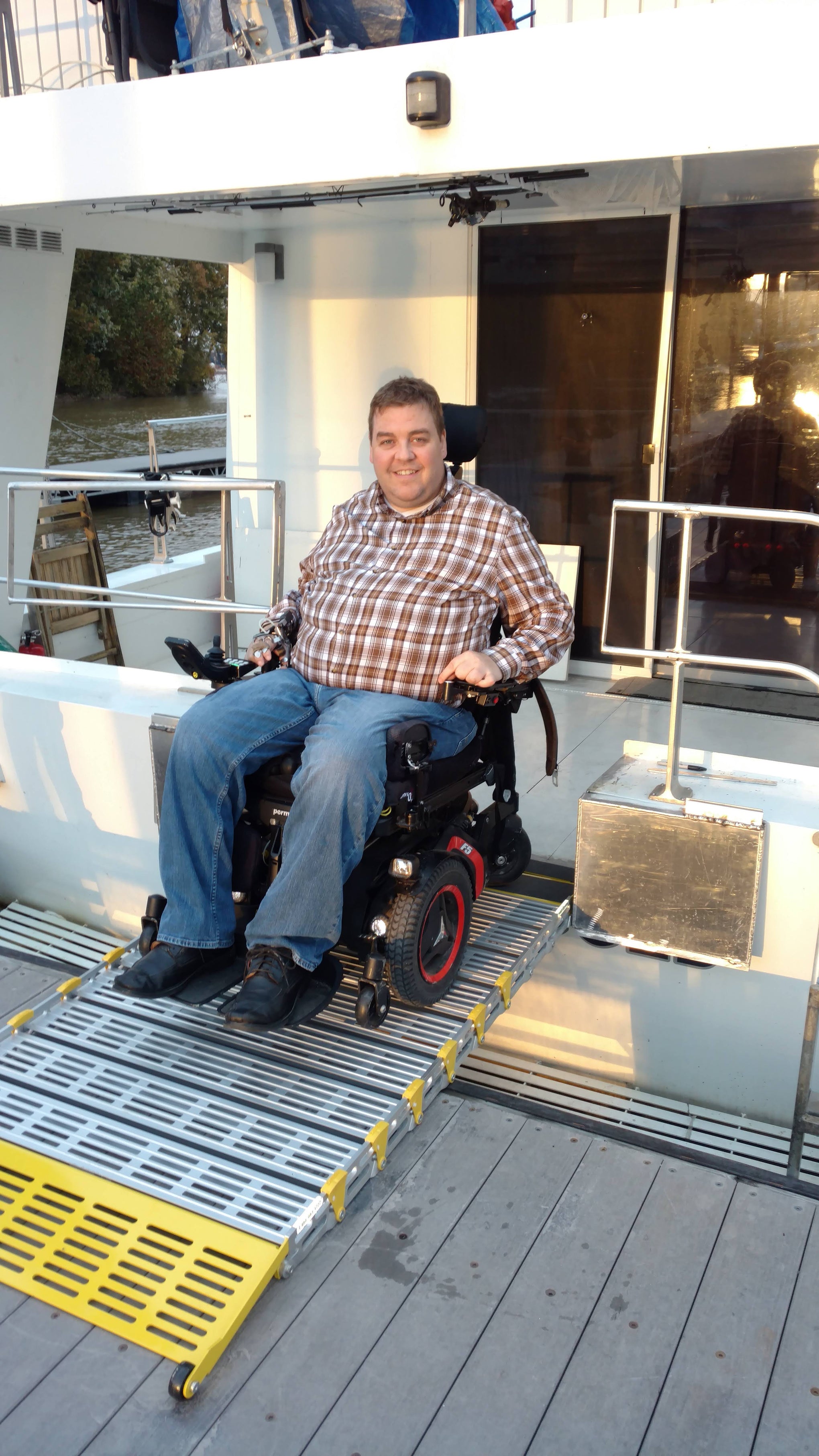Stay Aboard M/V Possibilities - Accessible, Solar-Hybrid Motor Yacht - North Fort Myers, FL