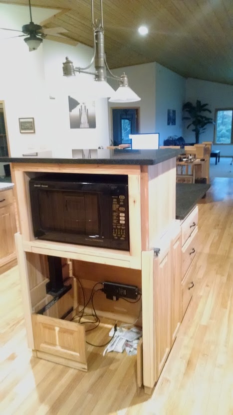 Armario de microondas con horno de convección de elevación vertical para cocina accesible en silla de ruedas
